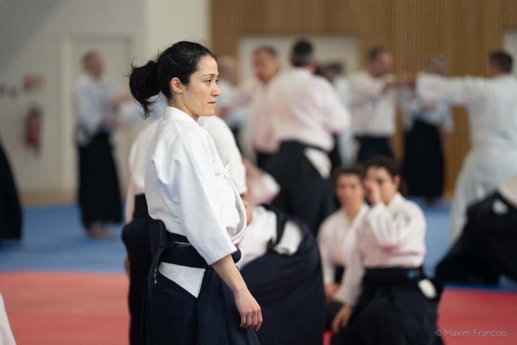 Cécile Rayroles en stage au milieu de pratiquants